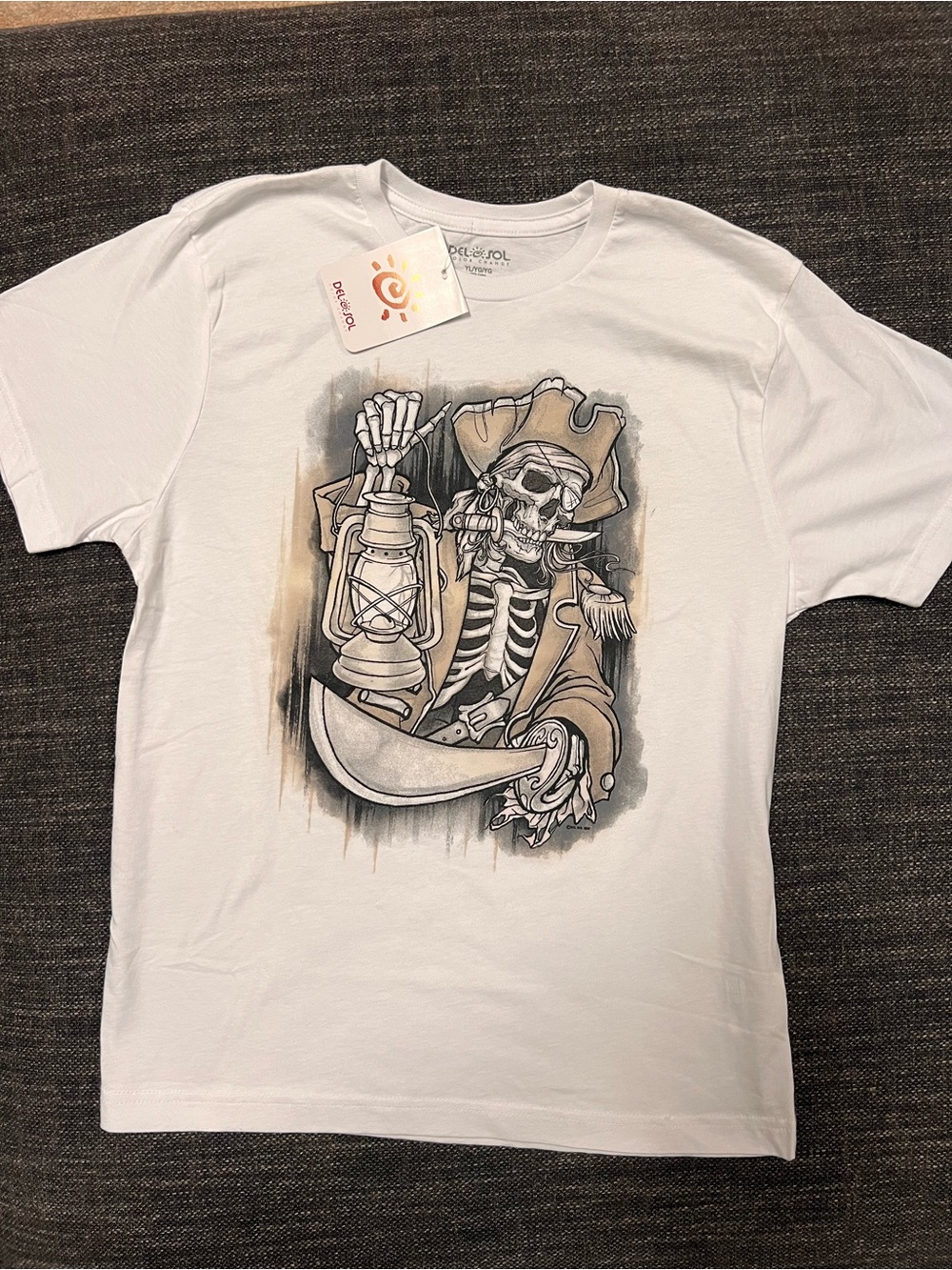 Del Sol Pirate Skull Color-Changing Tee NWT